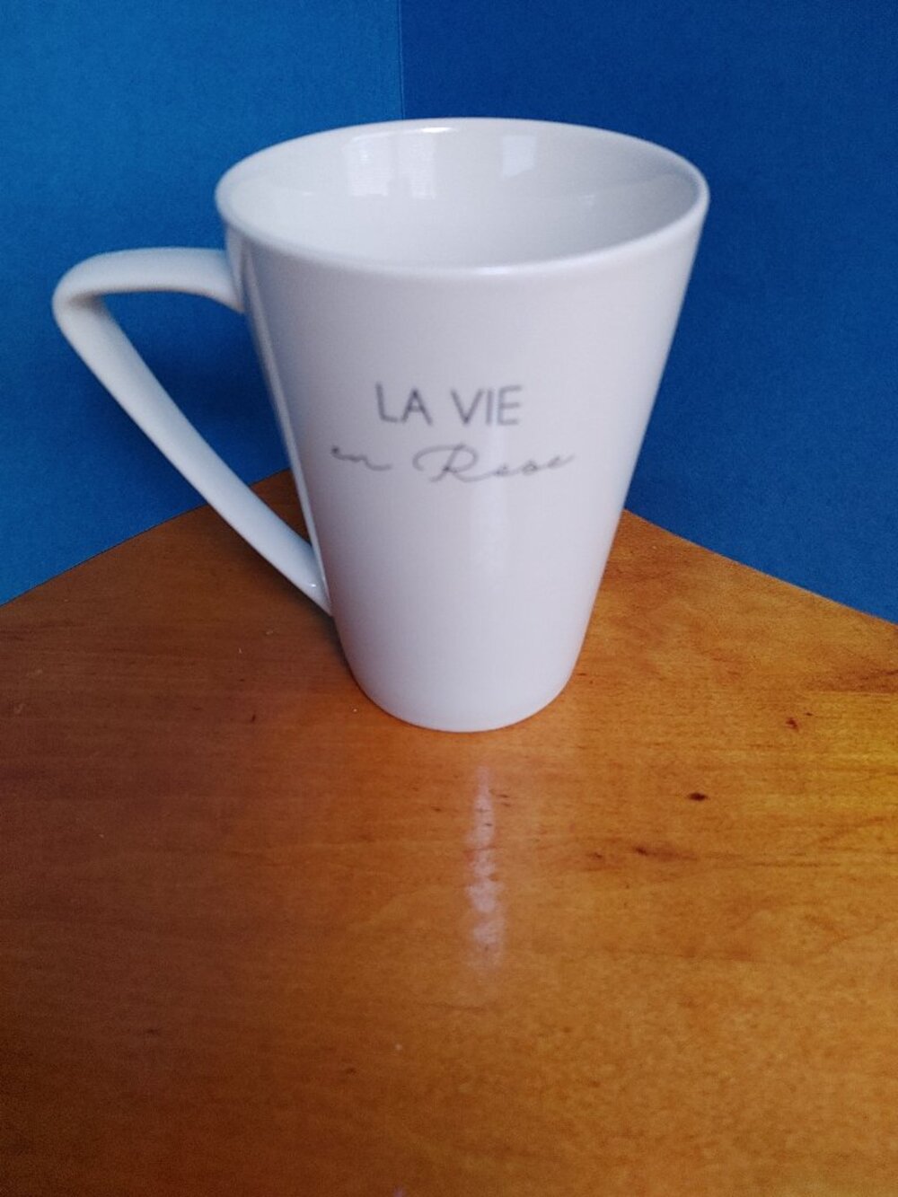 YONKA Paris 'LA VIE en Rose' 12 Ounce Mug - Picture 3 of 4
